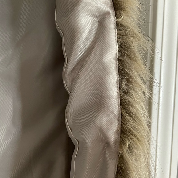Banana Republic Faux Fur Vest - Picture 8 of 9